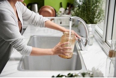 Fill your vase with deep water for a cool drink for flowers