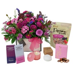 Elegant gift box with flowers and treats for her – Auckland delivery