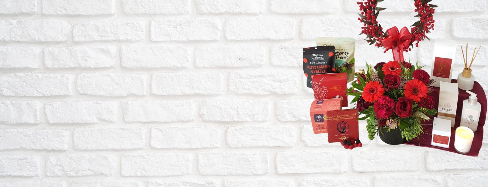 Christmas flower delivery in Auckland – festive bouquet and gift basket from Best Blooms florist.