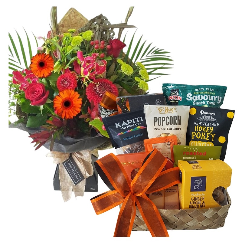 Christmas Celebration Kete Gift Box Auckland. Contents of New Zealand Gourmet Foods included.