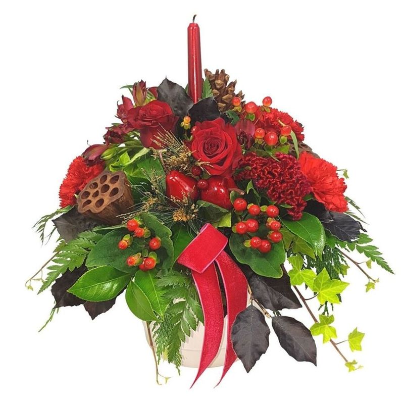Christmas%20Table%20Arrangement%20close%20up%20of%20florals%20used%20and%20candle, 