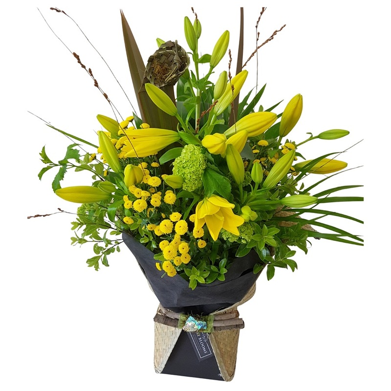 Premium Kowhai Bouquet in Kete