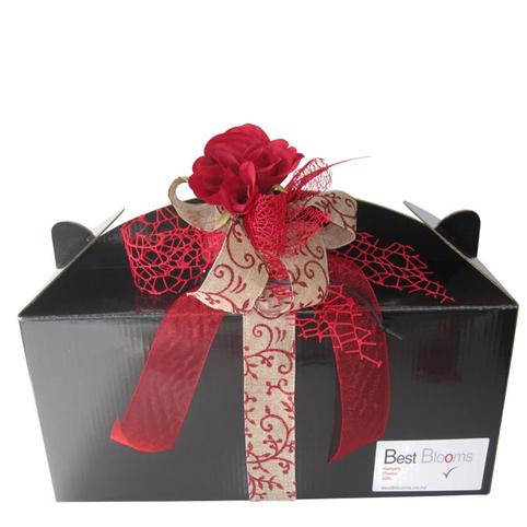 Snuggle Up Hot Chocolate Gift Hamper Box close up showing ribbons and bows for hot chocolate gift box